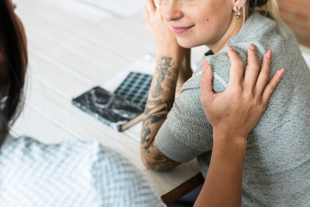 Social worker with young mum